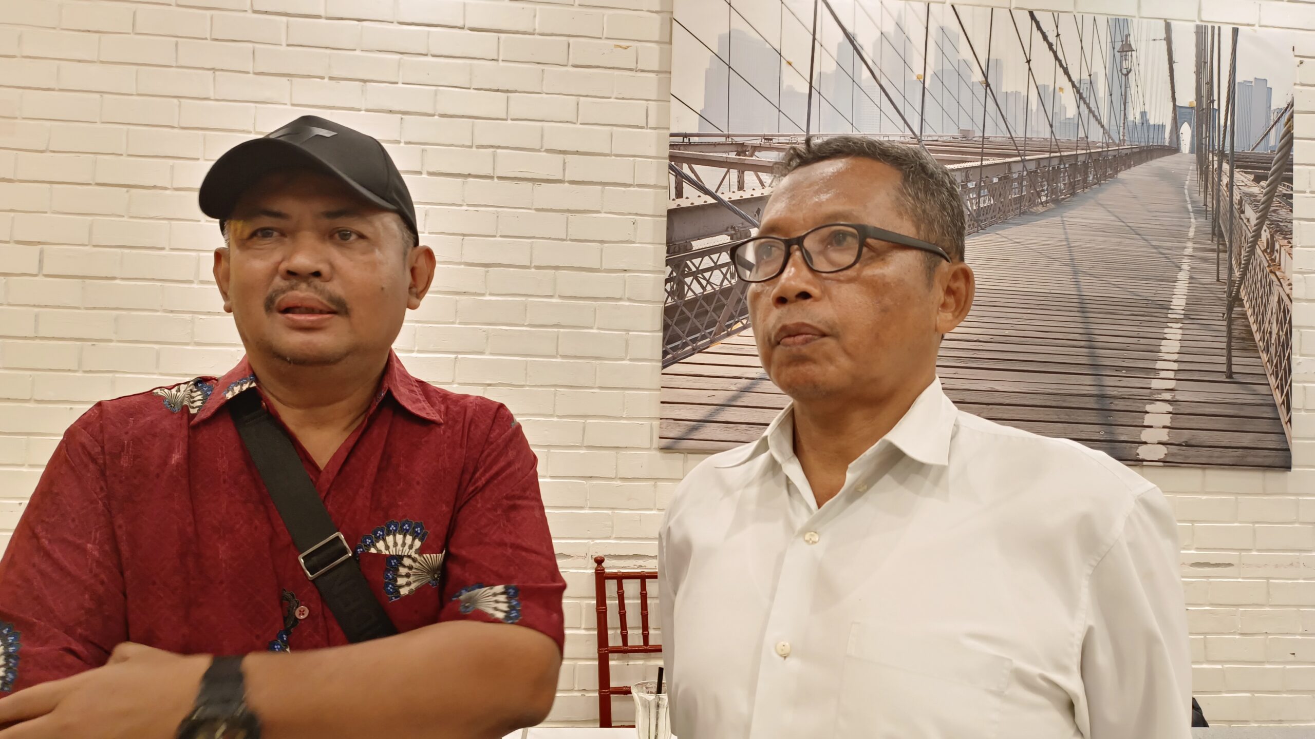 Ketua DPW LDII Papua Barat, Suroto yang didampingi sekretaris, Agus Irawan  kepada sejumlah wartawan dalam acara kopi bareng bersama ketua DPP LDII di Manokwari, minggu, (24/9/2023).